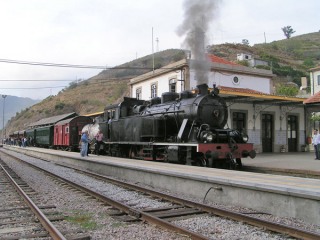 В 2010 году возобновляются экскурсии на ретро паровозе по долине Дору (Португалия)